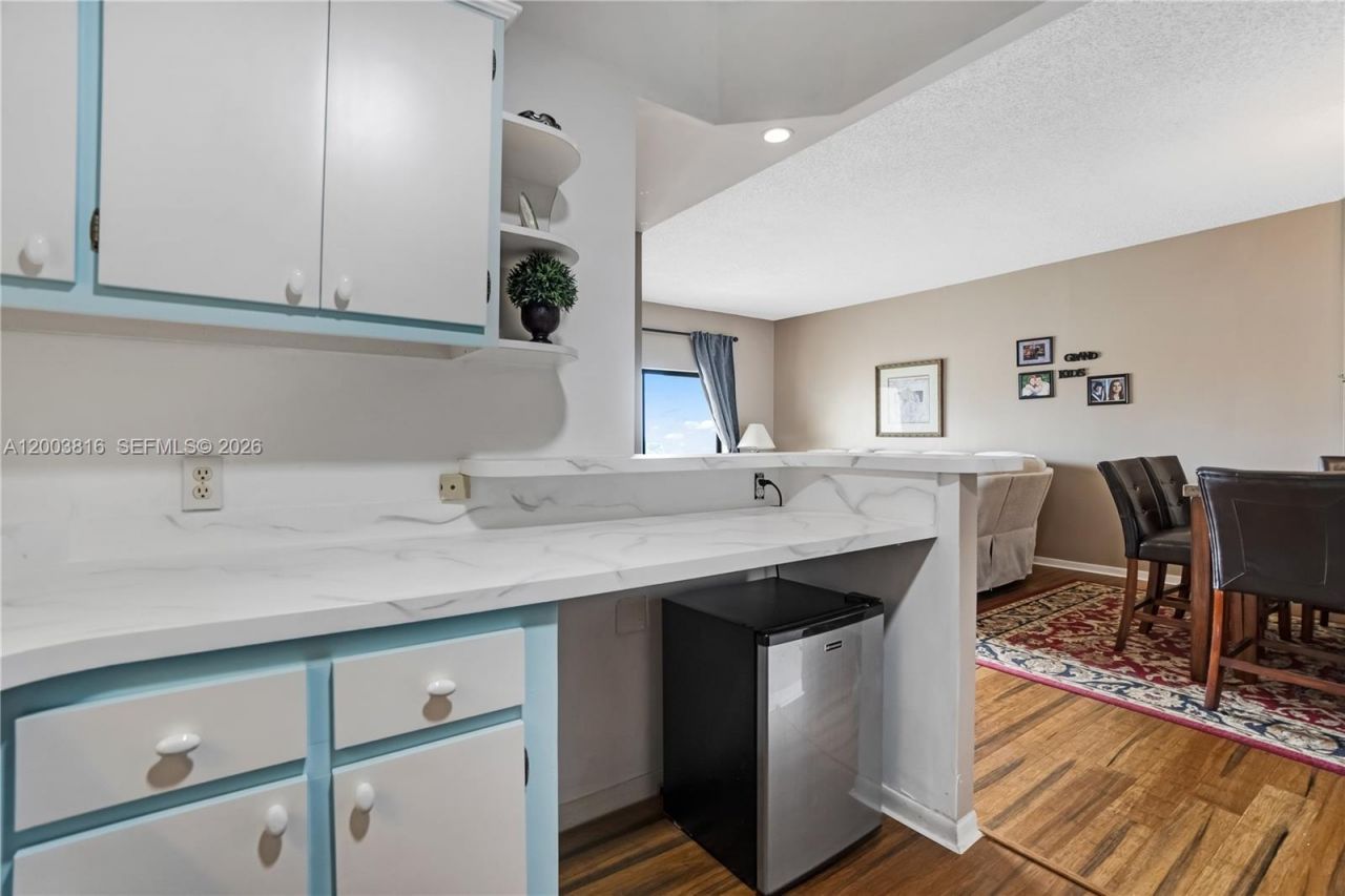 4330 Hillcrest Dr , Unit 1017, Hollywood, FL 33021 Photo