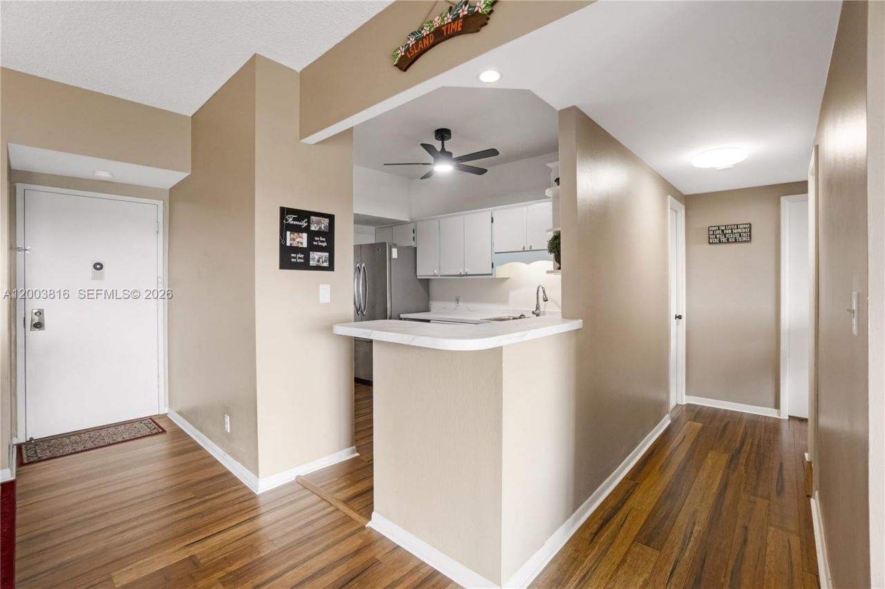 4330 Hillcrest Dr , Unit 1017, Hollywood, FL 33021 Photo