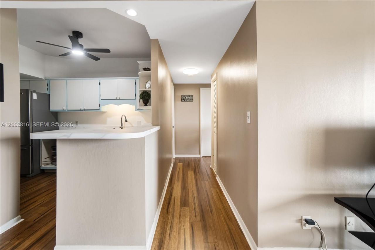 4330 Hillcrest Dr , Unit 1017, Hollywood, FL 33021 Photo