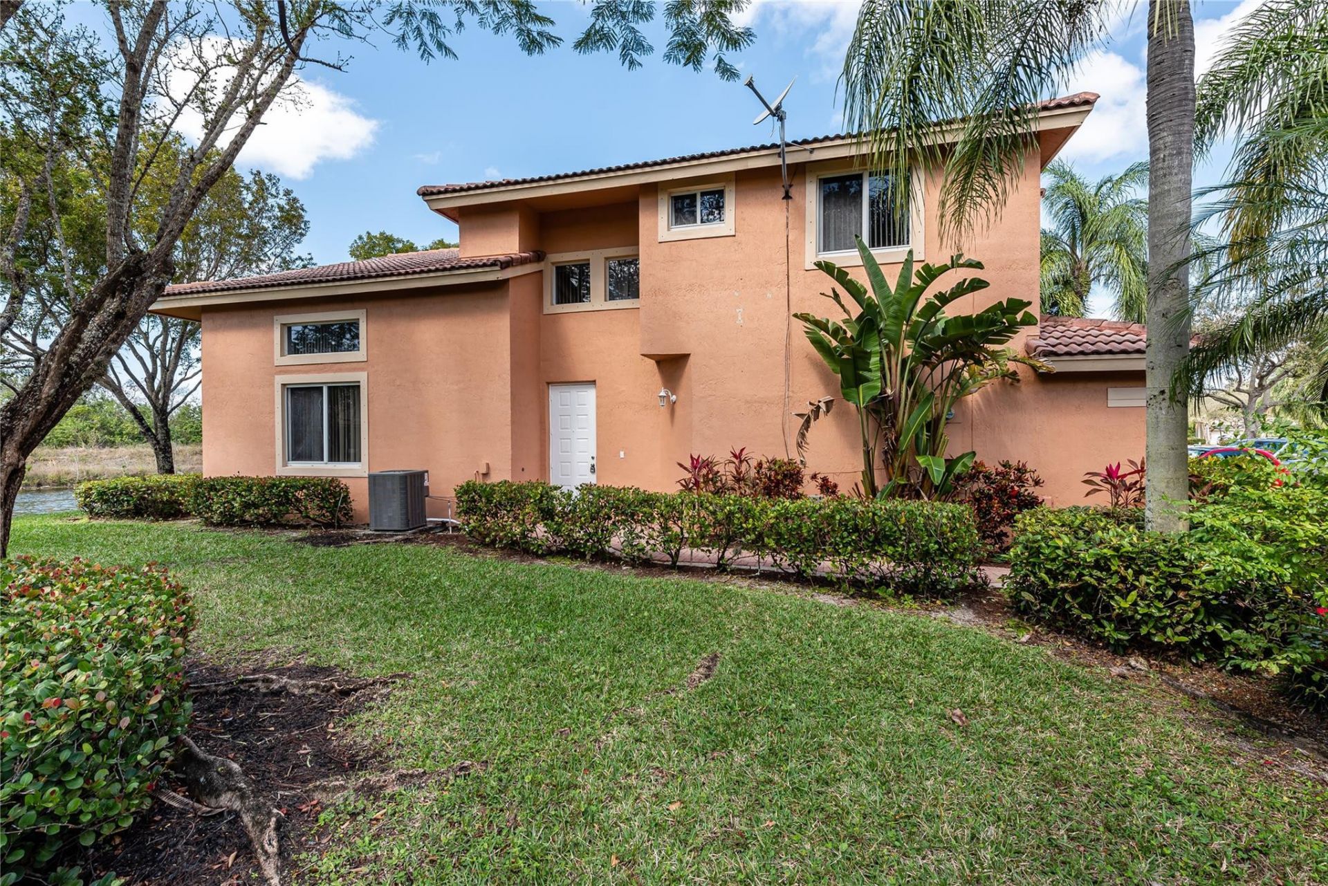 5704 NW 127th Terrace, Coral Springs, FL 33076 Photo