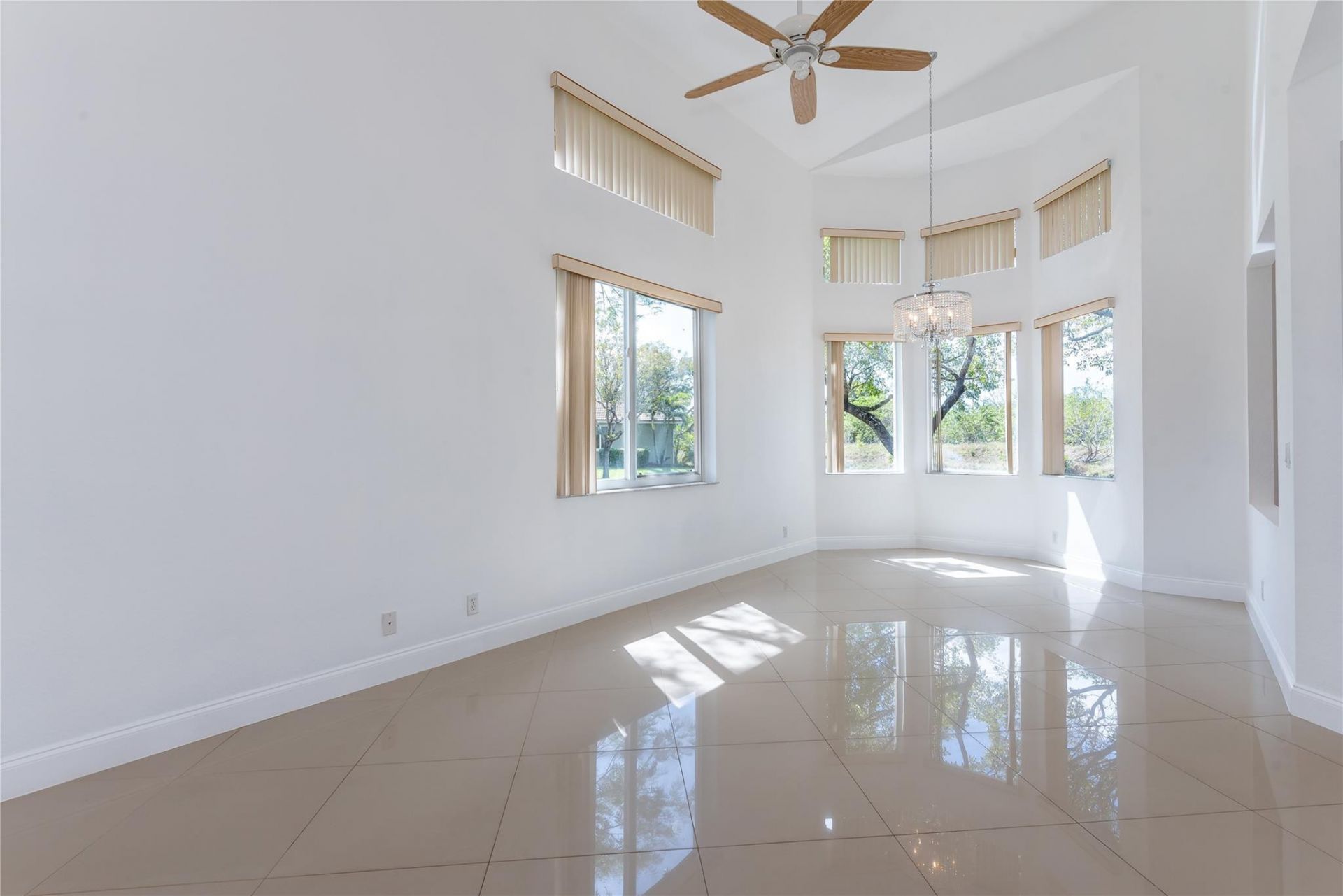 5704 NW 127th Terrace, Coral Springs, FL 33076 Photo