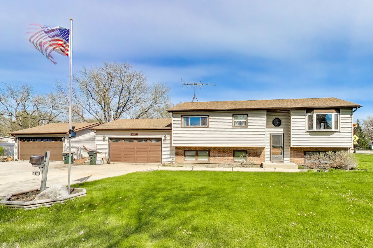 387 Lakewood Drive , Antioch, IL 60002