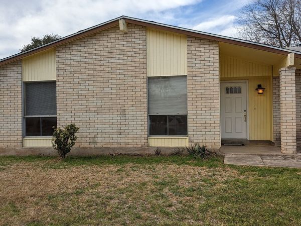 5927 CLIFF ROCK DR, San Antonio, TX 78250