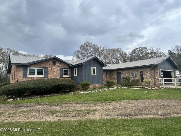 1083 Jones Road, Edwards, MS 39066