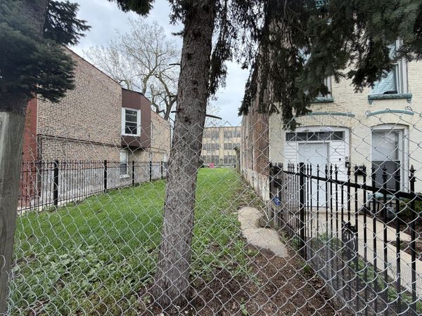 425 N Lawndale Avenue , Chicago, IL 60624