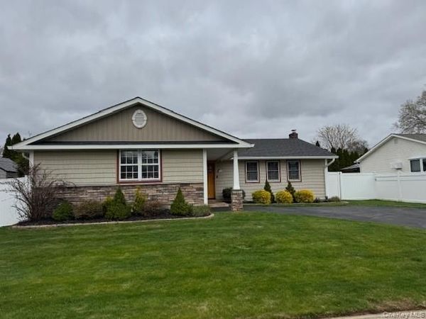 1917 Jackson Avenue , West Islip, NY 11795