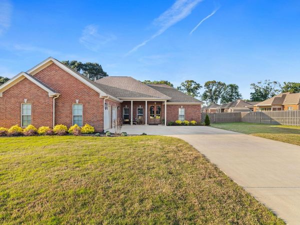 433 Dartmoor Dr, Killen, AL 35645