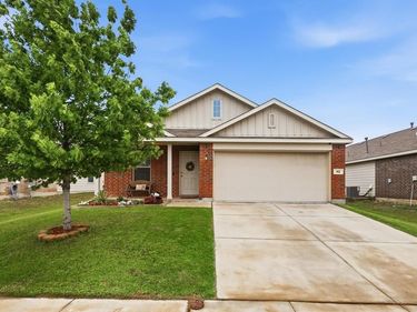 412 Falling Star Drive, Fort Worth, TX 76052