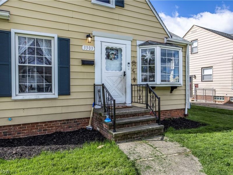 3303 Liggett Drive, Parma, OH 44134 Photo 2