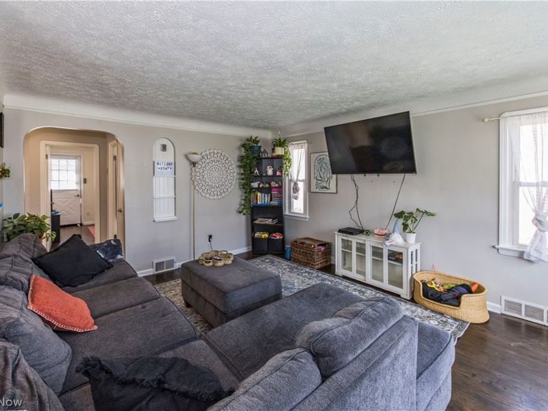 3303 Liggett Drive, Parma, OH 44134 Photo 3