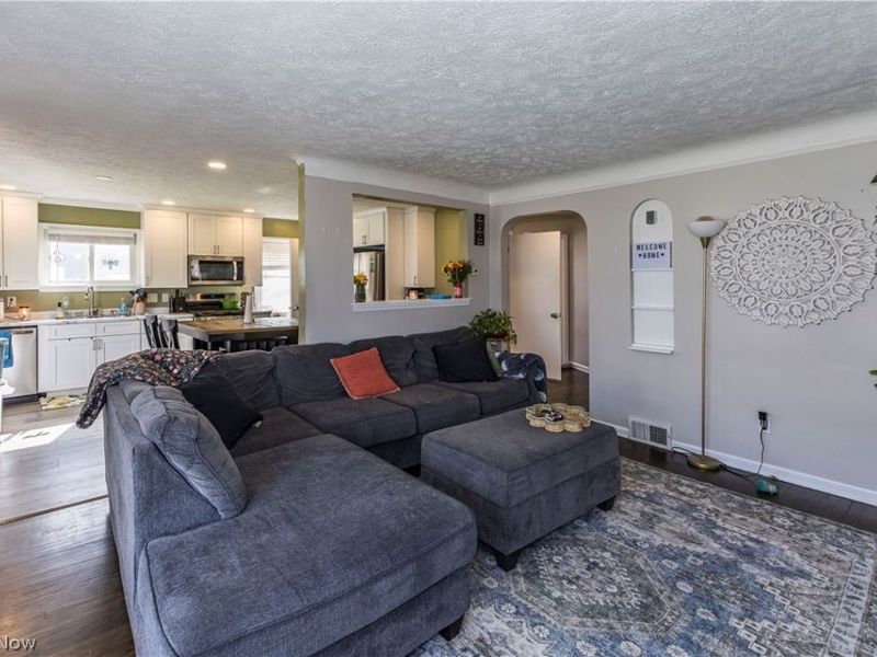 3303 Liggett Drive, Parma, OH 44134 Photo 4