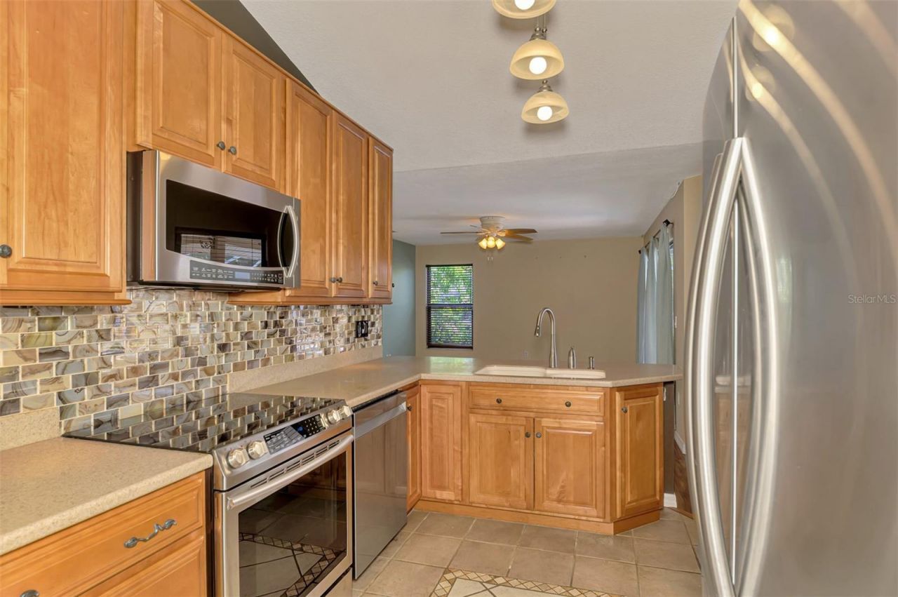 7805 38th Court E, Sarasota, FL 34243 Photo