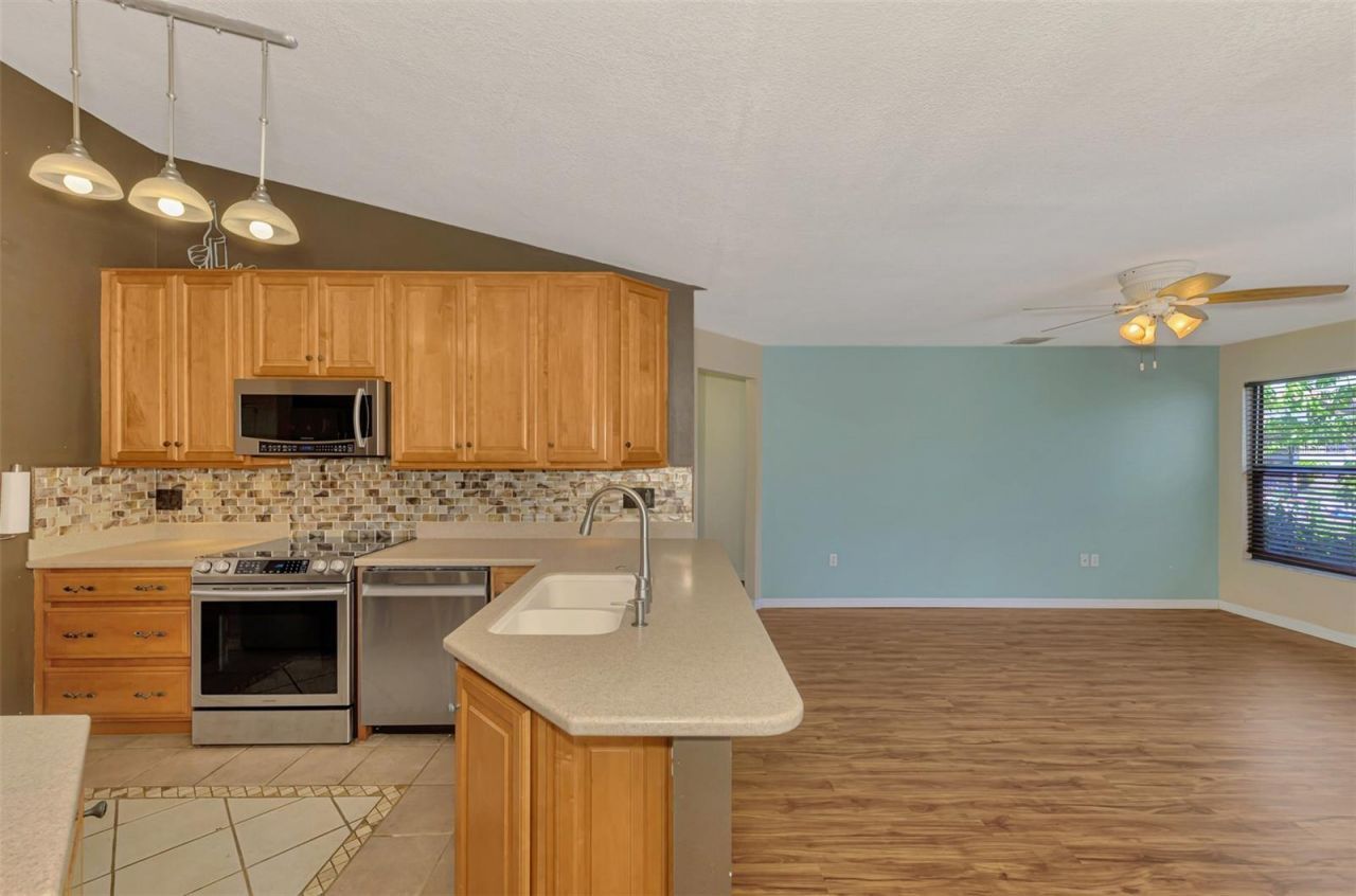 7805 38th Court E, Sarasota, FL 34243 Photo