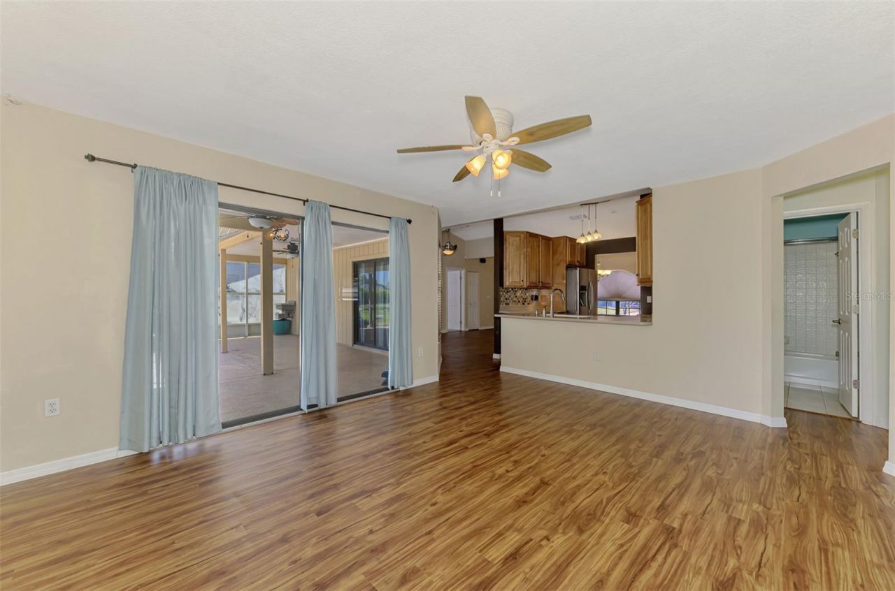 7805 38th Court E, Sarasota, FL 34243 Photo