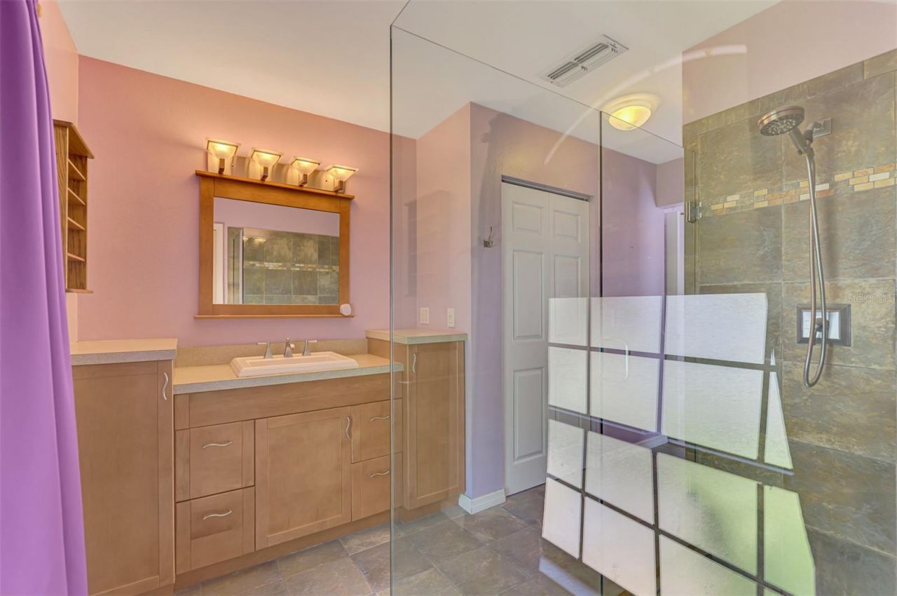 7805 38th Court E, Sarasota, FL 34243 Photo