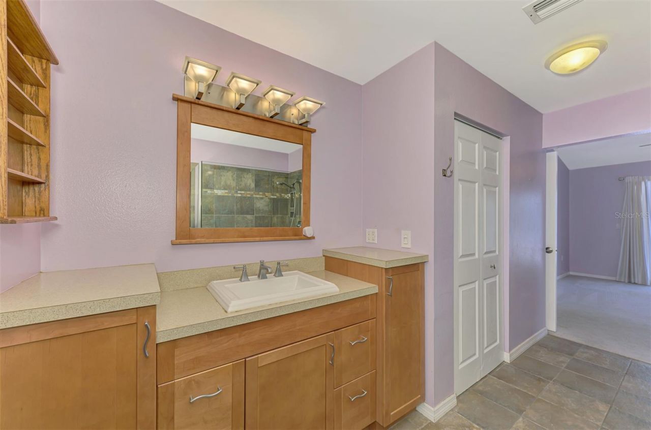 7805 38th Court E, Sarasota, FL 34243 Photo