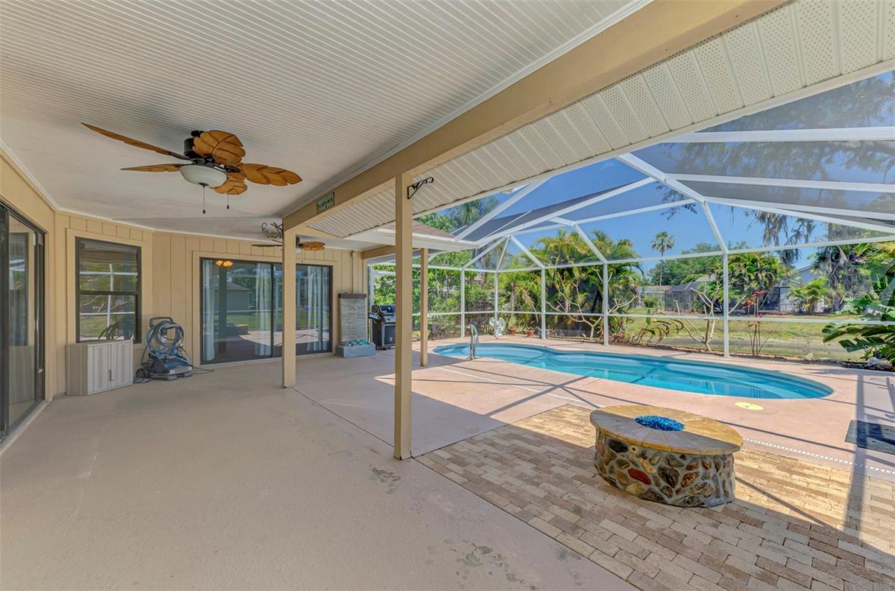 7805 38th Court E, Sarasota, FL 34243 Photo