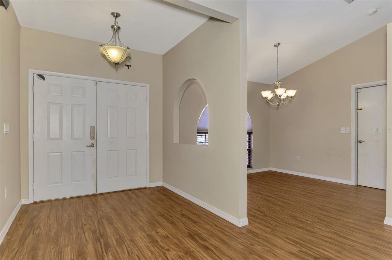 7805 38th Court E, Sarasota, FL 34243 Photo