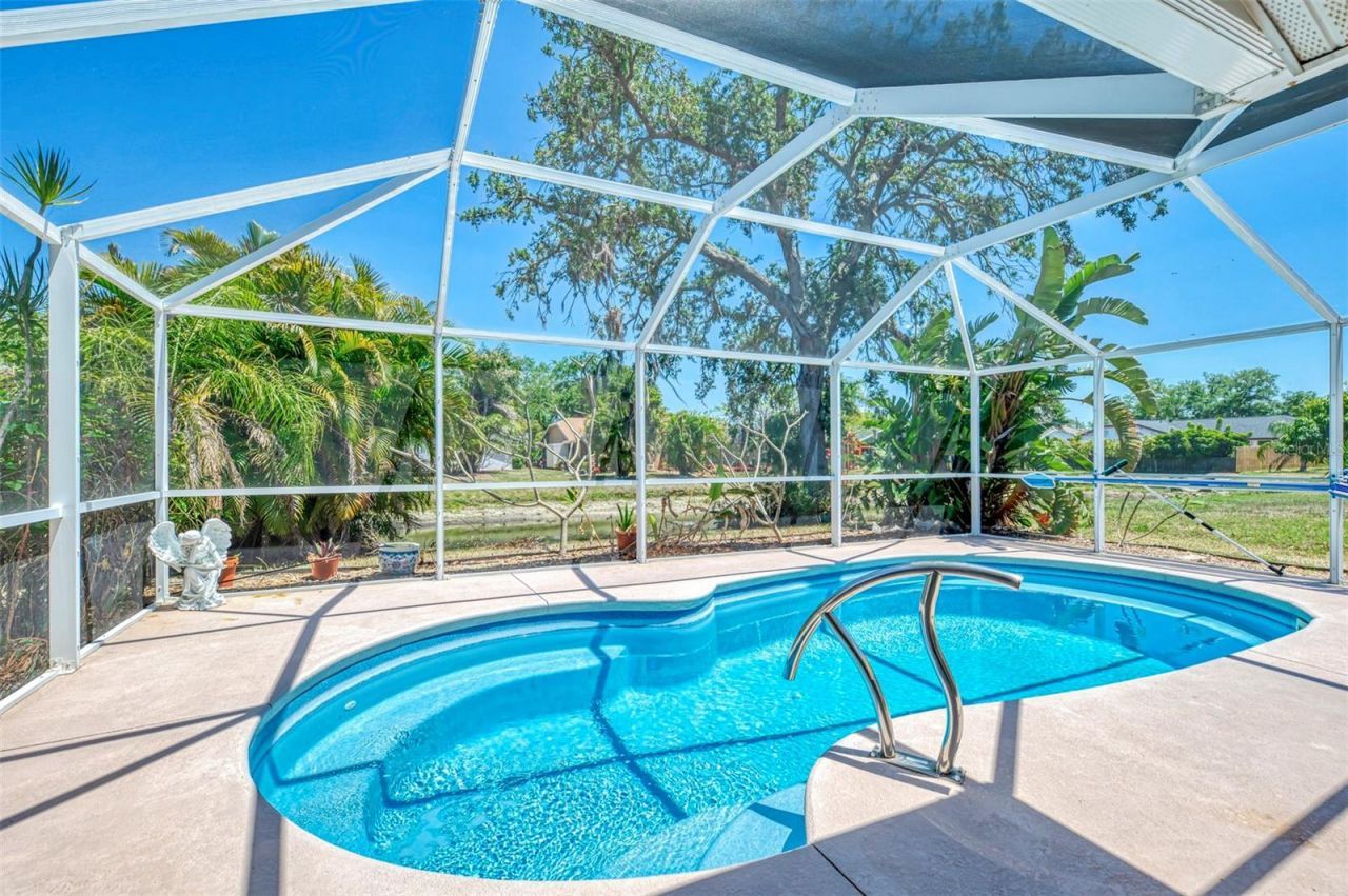 7805 38th Court E, Sarasota, FL 34243 Photo
