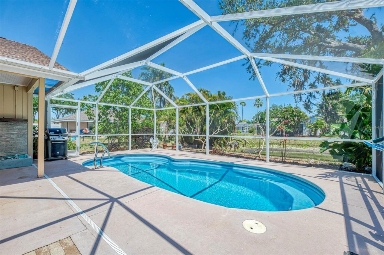 7805 38th Court E, Sarasota, FL 34243 Photo