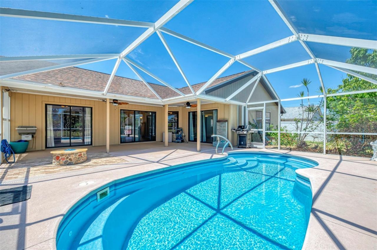7805 38th Court E, Sarasota, FL 34243 Photo