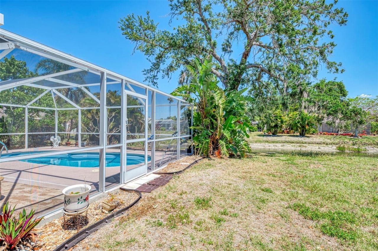 7805 38th Court E, Sarasota, FL 34243 Photo