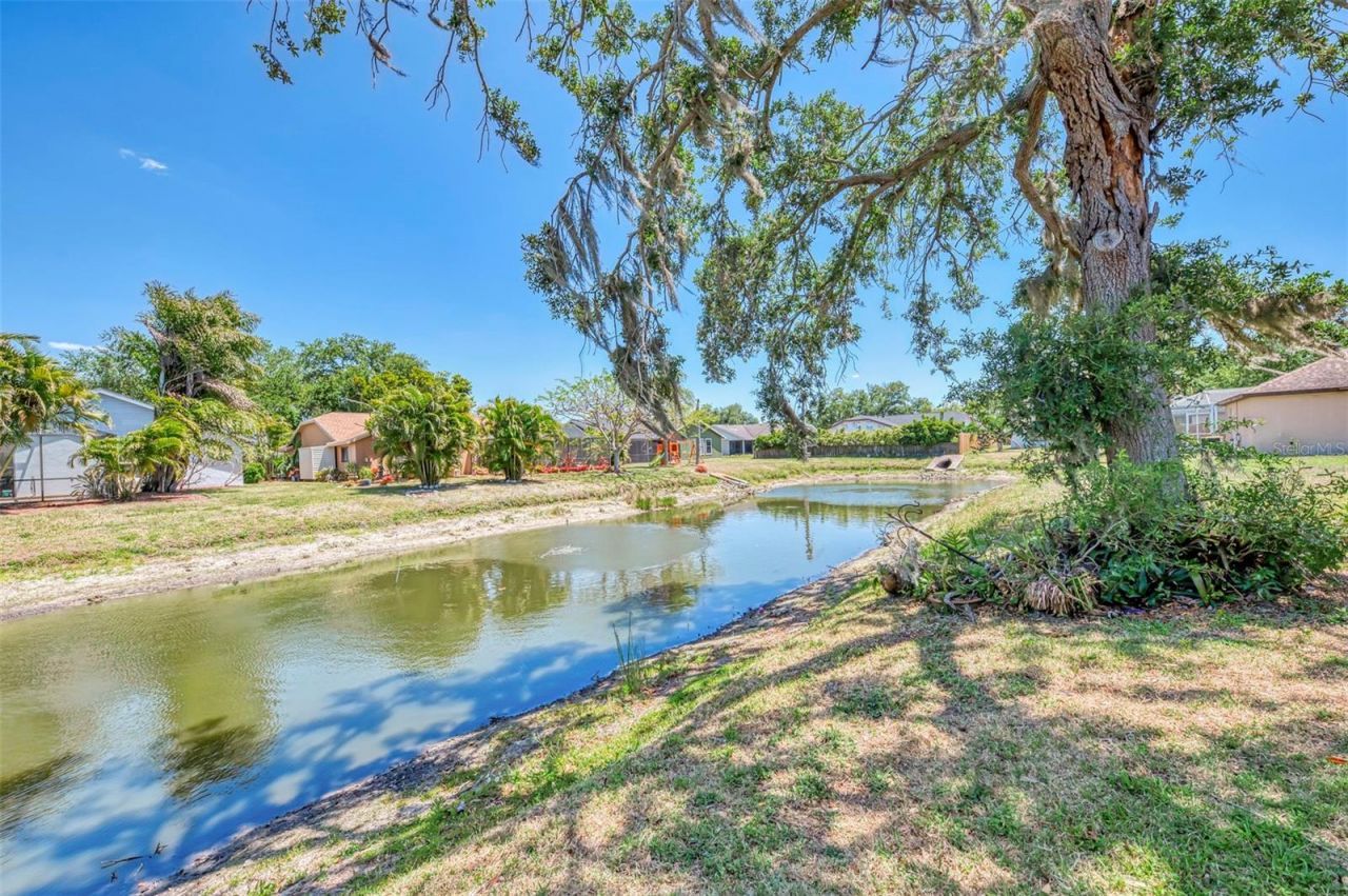 7805 38th Court E, Sarasota, FL 34243 Photo