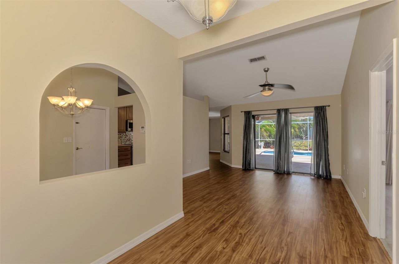 7805 38th Court E, Sarasota, FL 34243 Photo