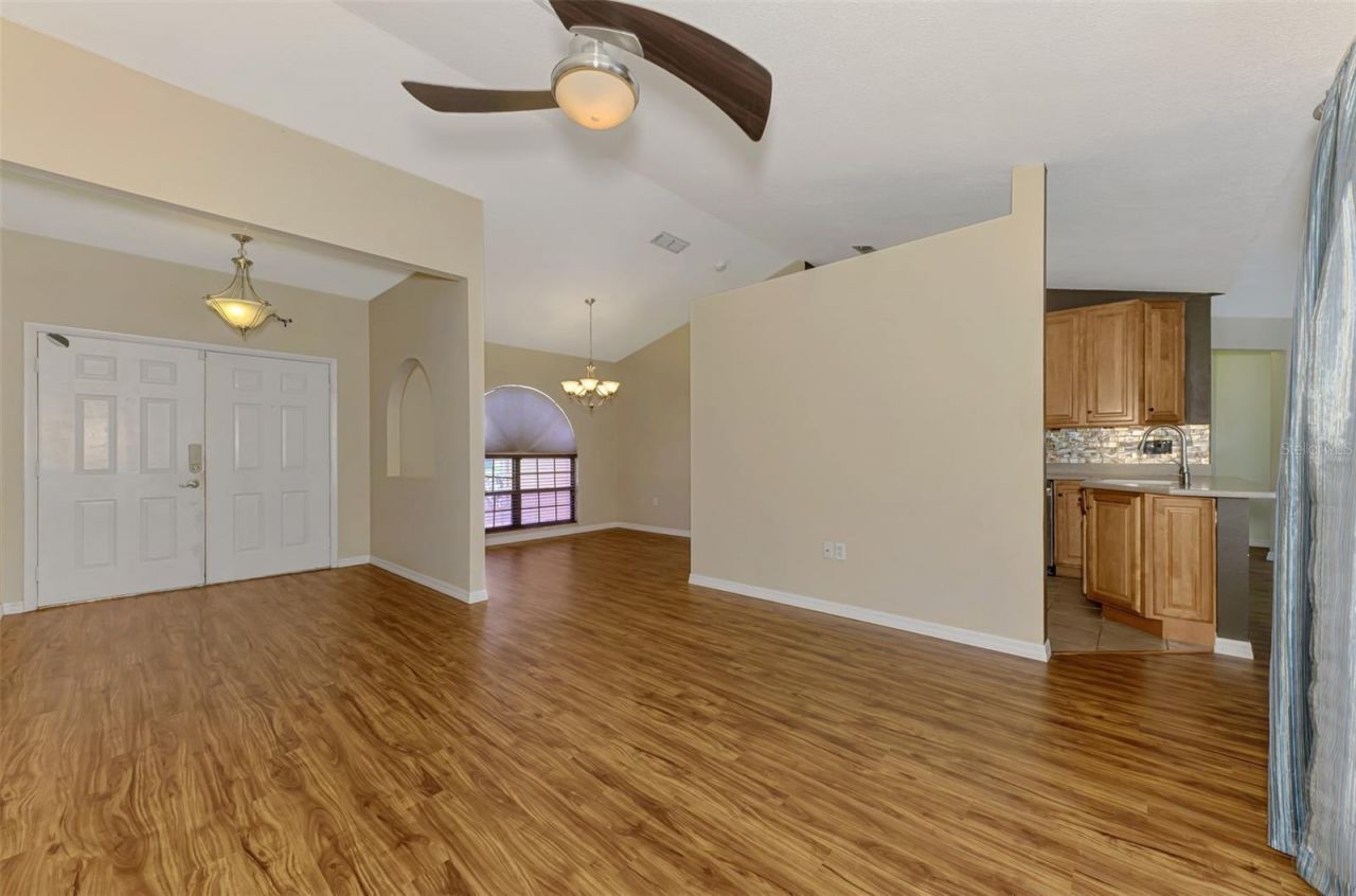 7805 38th Court E, Sarasota, FL 34243 Photo