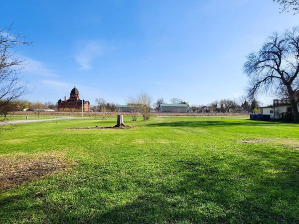 602 E Willow Avenue , Olivia, MN 56277