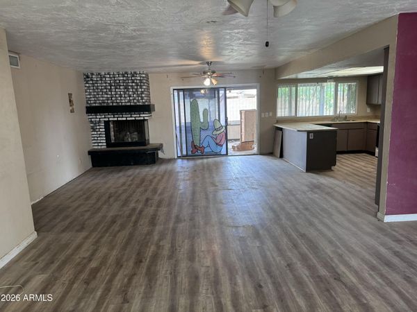 2602 E CHARLESTON Avenue, Phoenix, AZ 85032