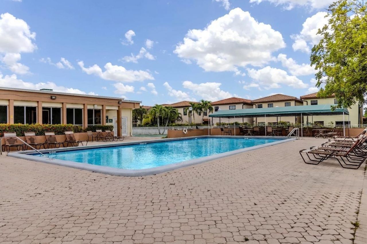 4980 E Sabal Palm Boulevard E, Unit 124, Tamarac, FL 33319 Photo