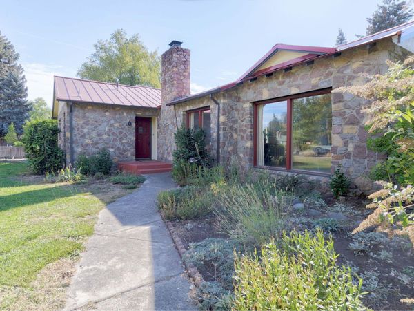 547 Oakdale Drive, Medford, OR 97501