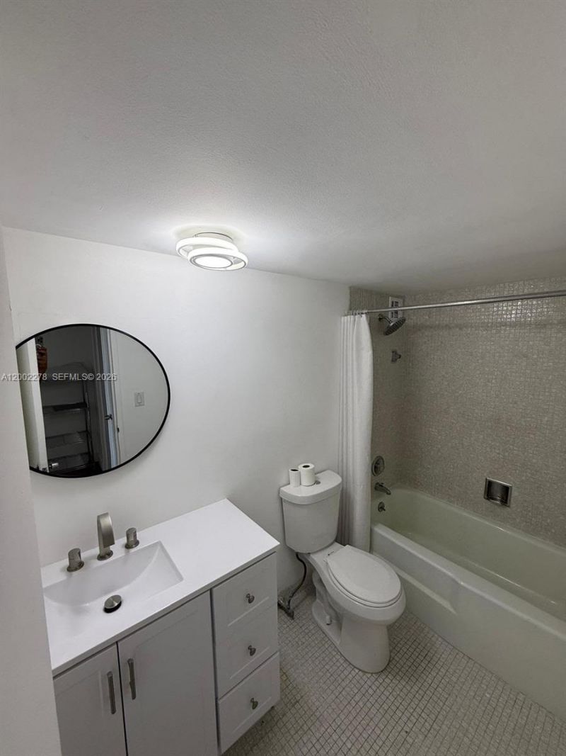 5700 Collins Ave , Unit 15H, Miami Beach, FL 33140 Photo