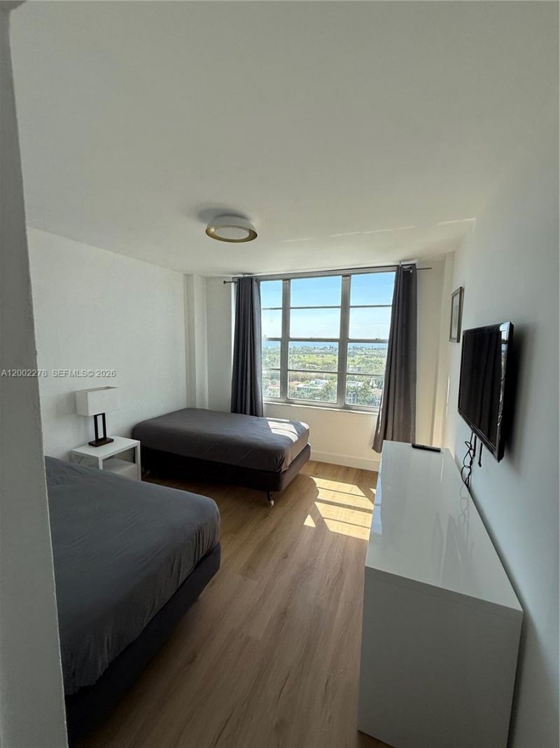 5700 Collins Ave , Unit 15H, Miami Beach, FL 33140 Photo
