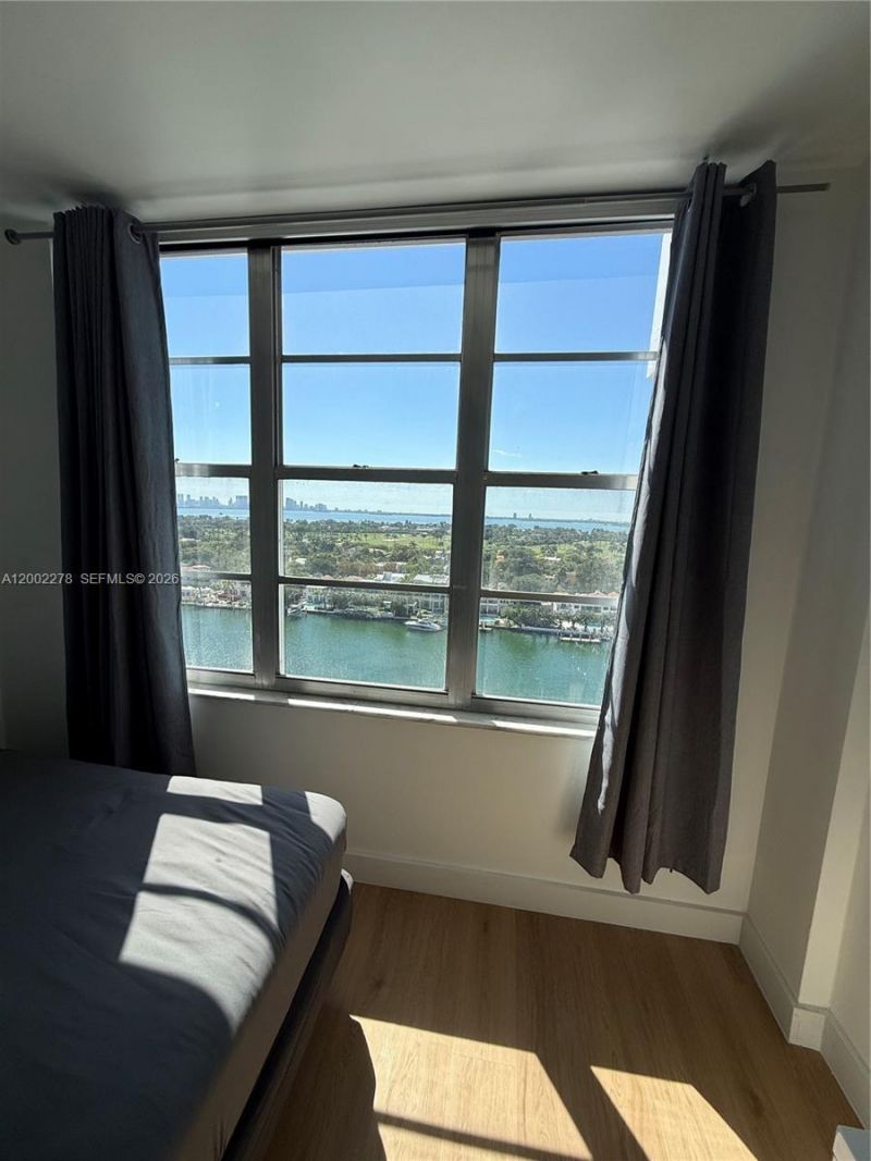 5700 Collins Ave , Unit 15H, Miami Beach, FL 33140 Photo