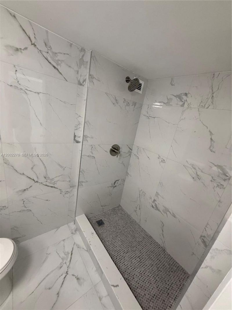 5700 Collins Ave , Unit 15H, Miami Beach, FL 33140 Photo