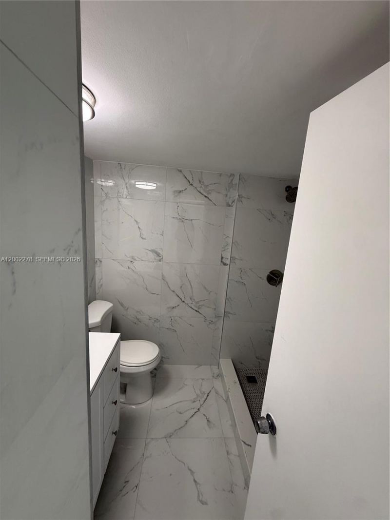 5700 Collins Ave , Unit 15H, Miami Beach, FL 33140 Photo