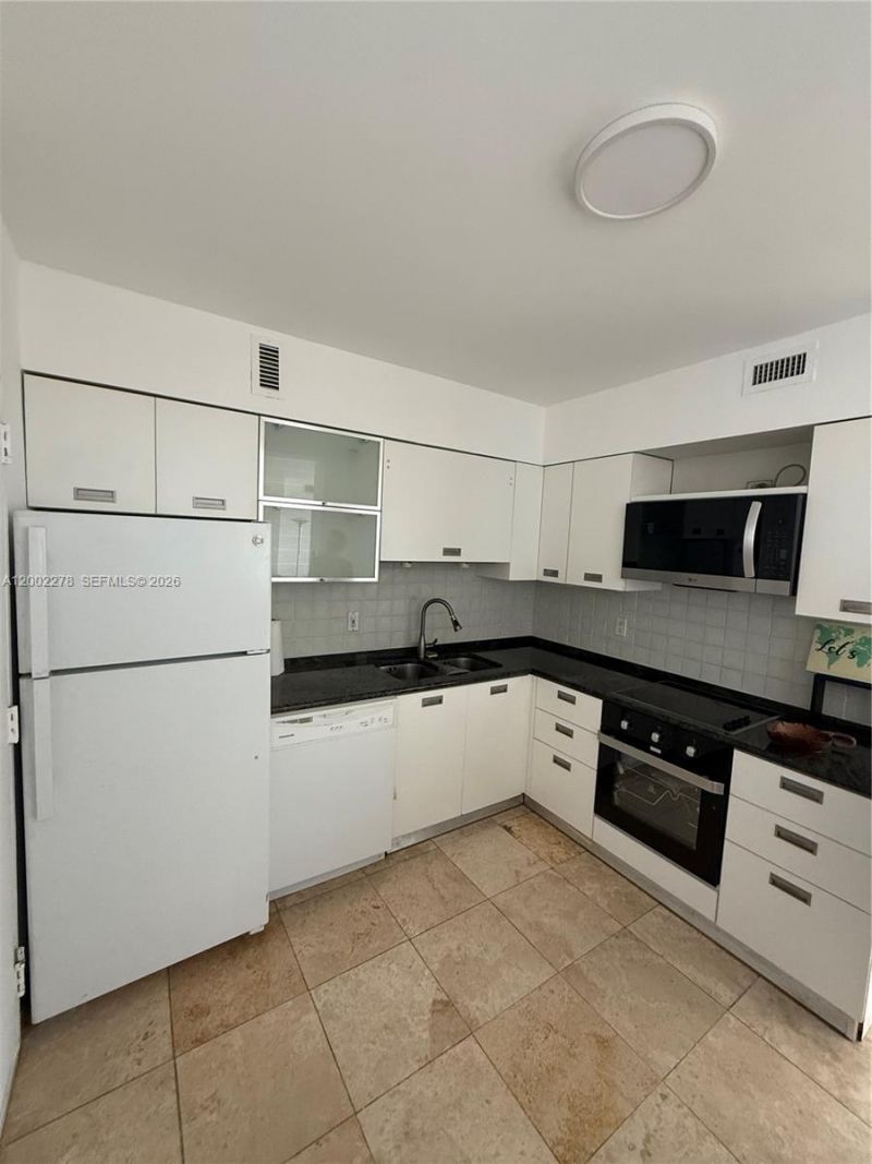 5700 Collins Ave , Unit 15H, Miami Beach, FL 33140 Photo