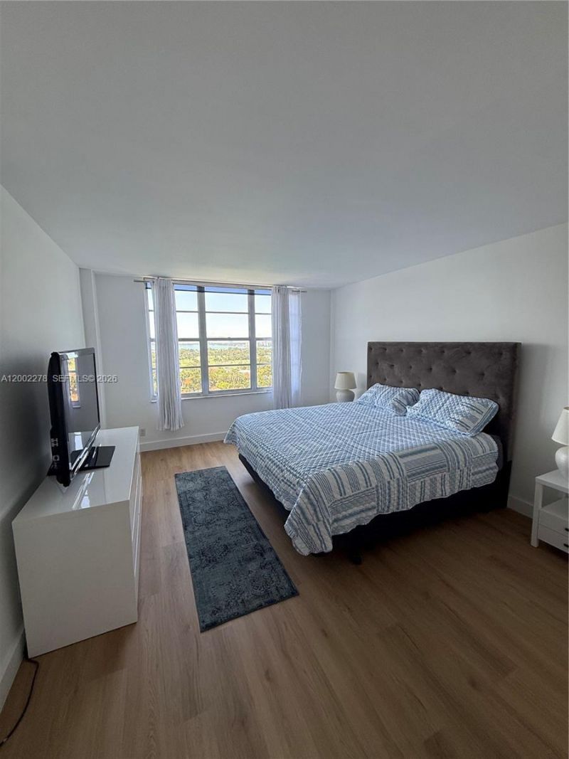 5700 Collins Ave , Unit 15H, Miami Beach, FL 33140 Photo