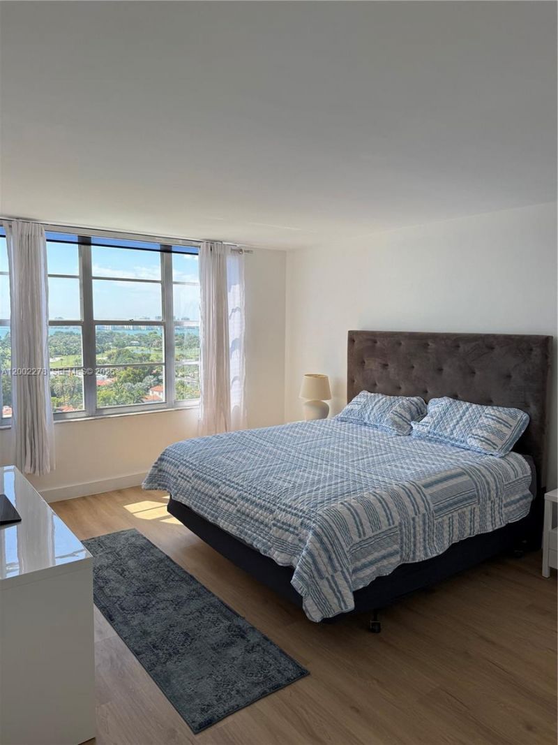 5700 Collins Ave , Unit 15H, Miami Beach, FL 33140 Photo