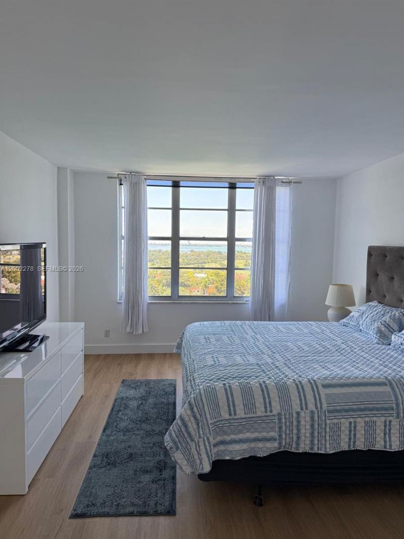 5700 Collins Ave , Unit 15H, Miami Beach, FL 33140 Photo