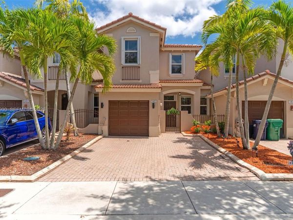 945 SW 154th Ct , Miami, FL 33194