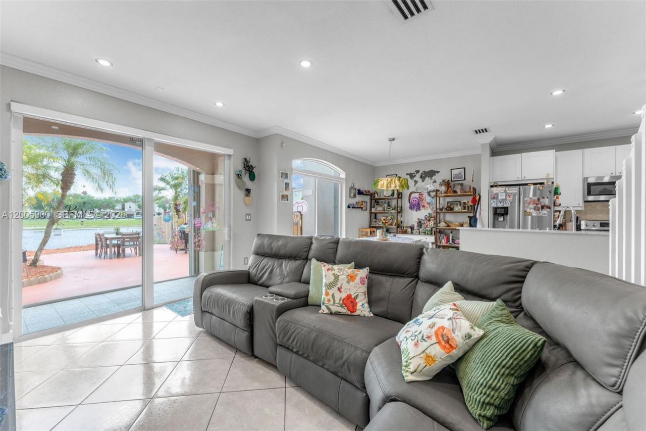 945 SW 154th Ct , Miami, FL 33194 Photo