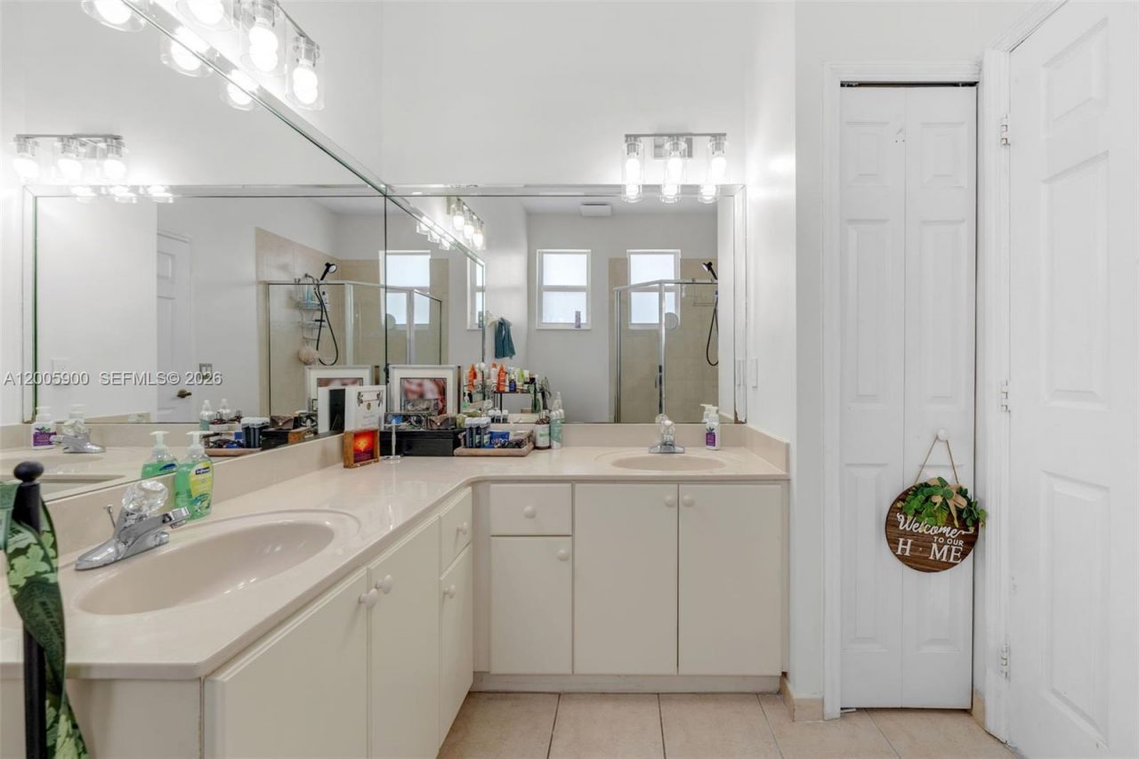 945 SW 154th Ct , Miami, FL 33194 Photo