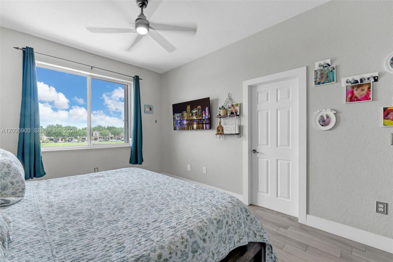 945 SW 154th Ct , Miami, FL 33194 Photo