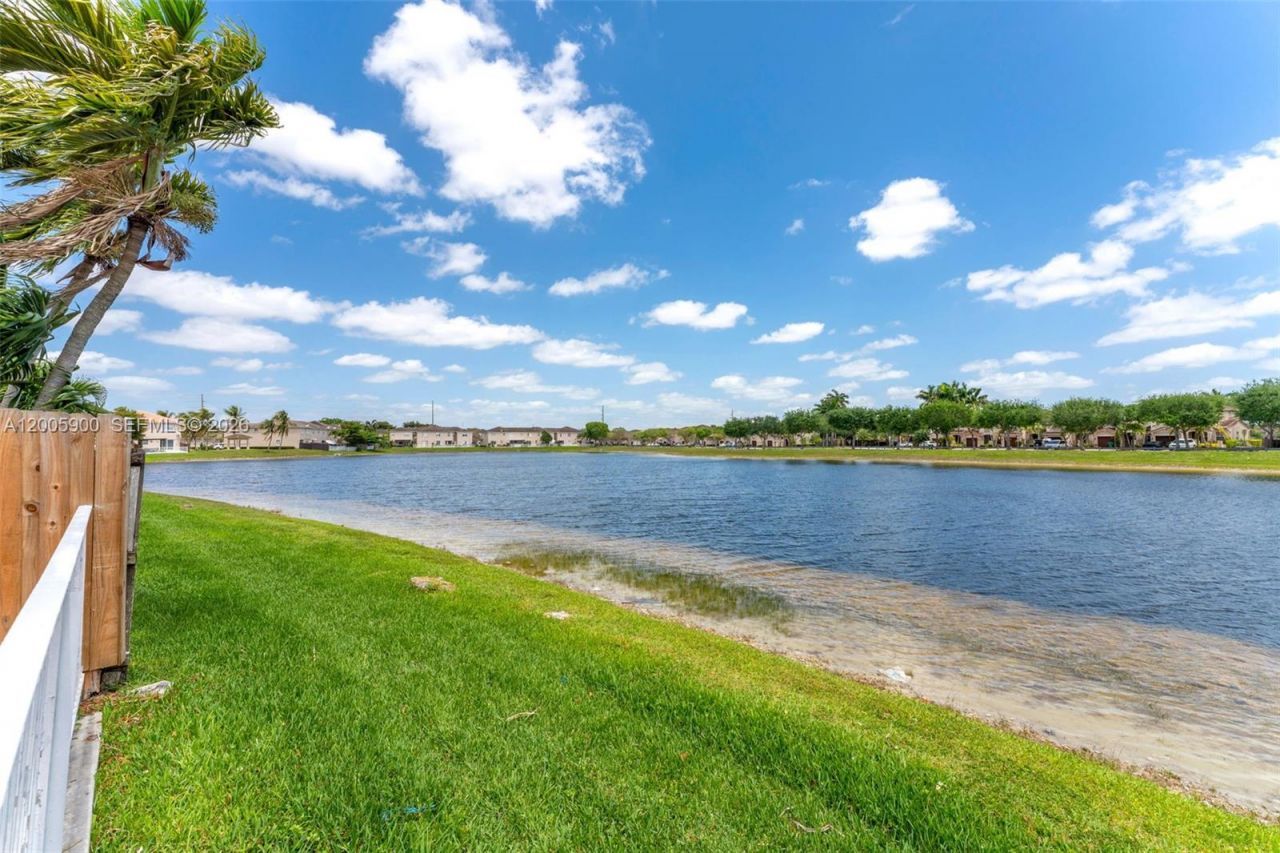 945 SW 154th Ct , Miami, FL 33194 Photo