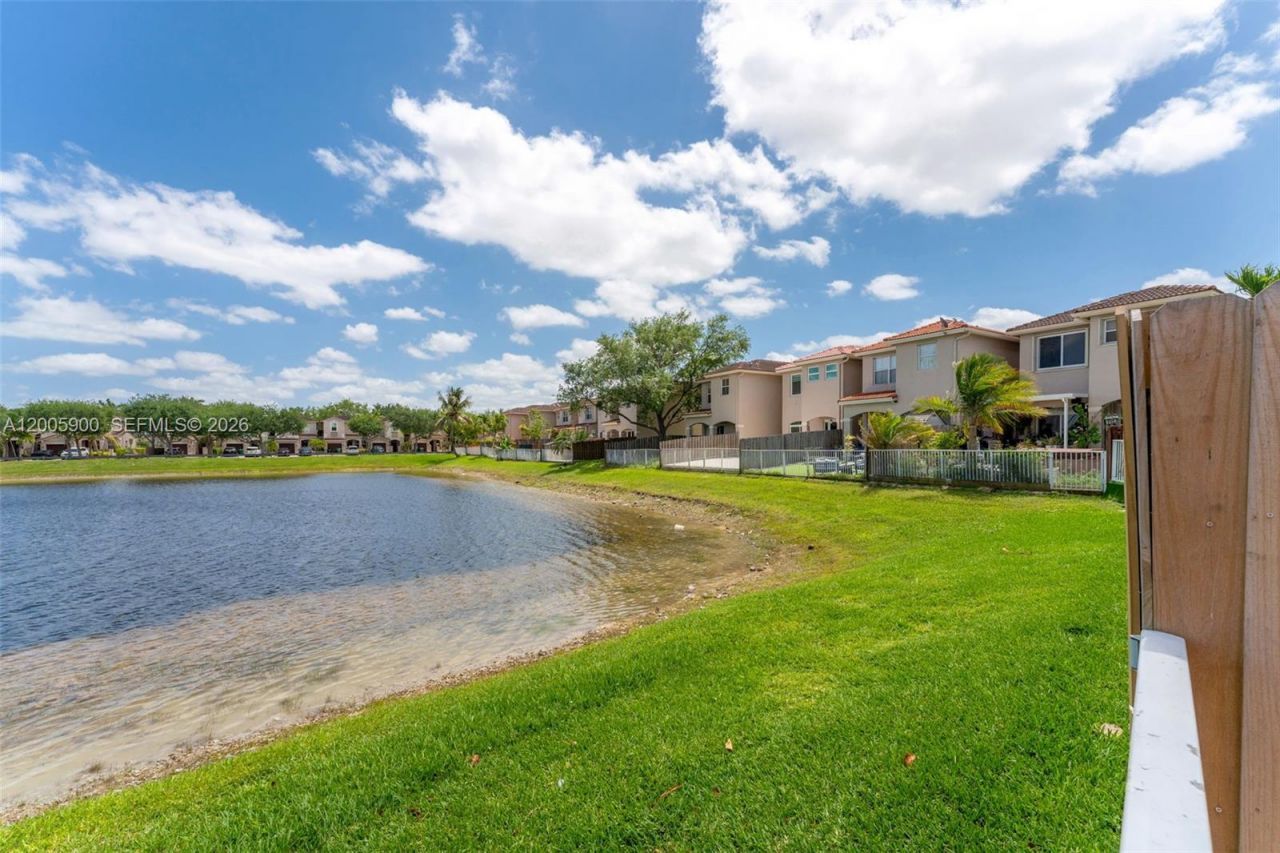 945 SW 154th Ct , Miami, FL 33194 Photo