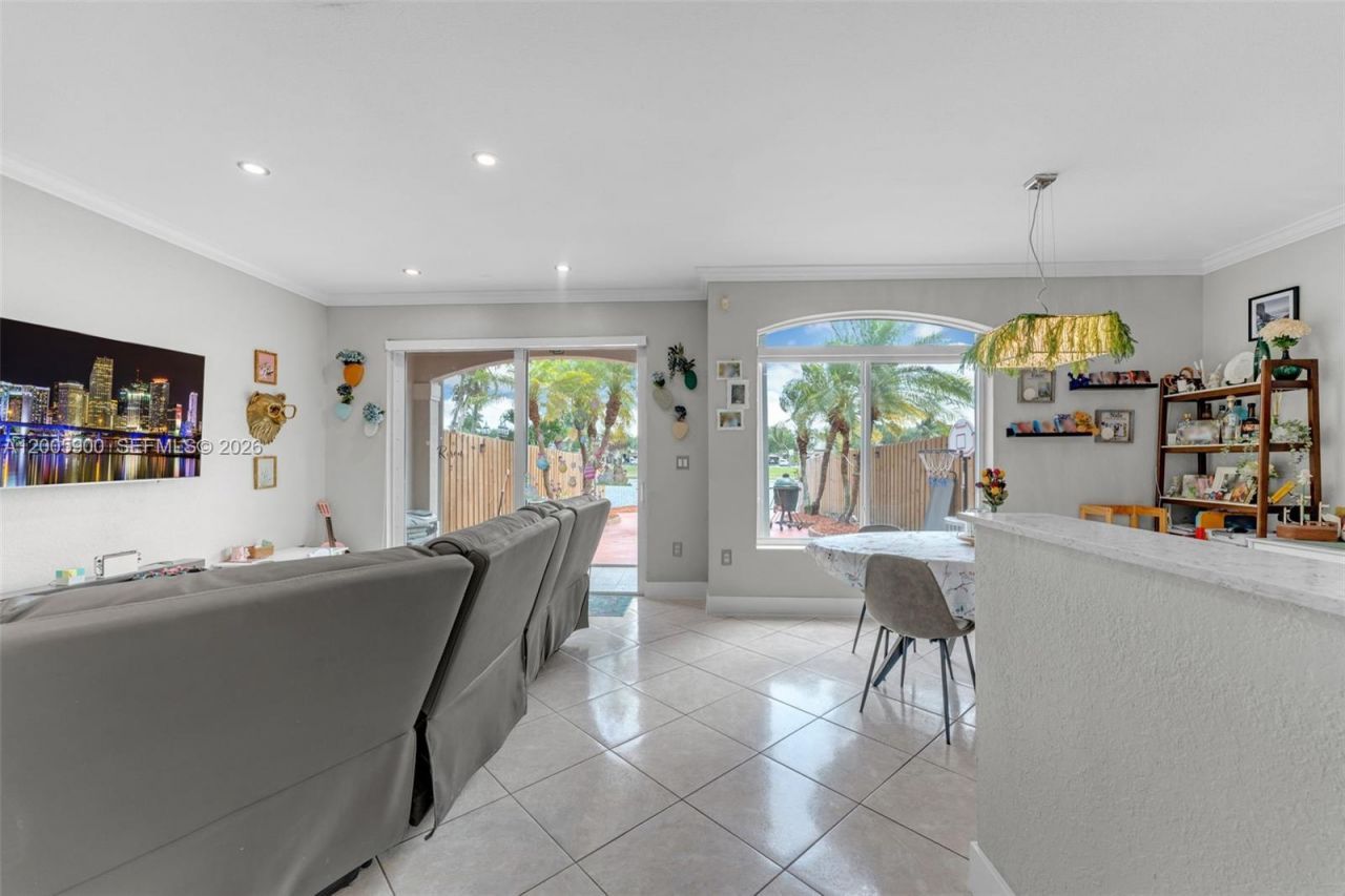 945 SW 154th Ct , Miami, FL 33194 Photo