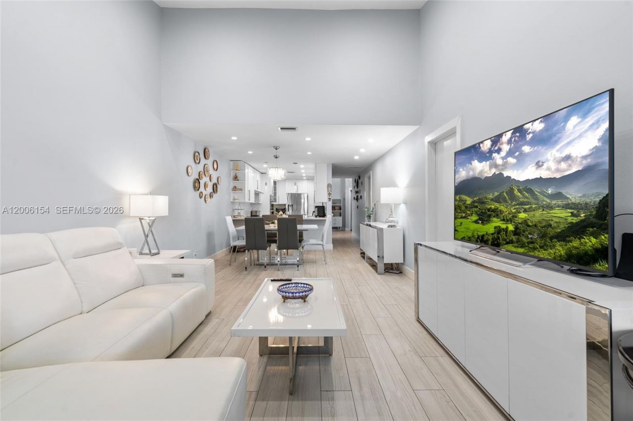 1064 NW 97th Ave , Unit 219, Pembroke Pines, FL 33024 Photo